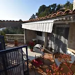 Climatise Et Sa Terrasse Privee En