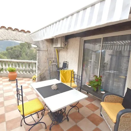 En Et Sa Terrasse Privée * La Trinité